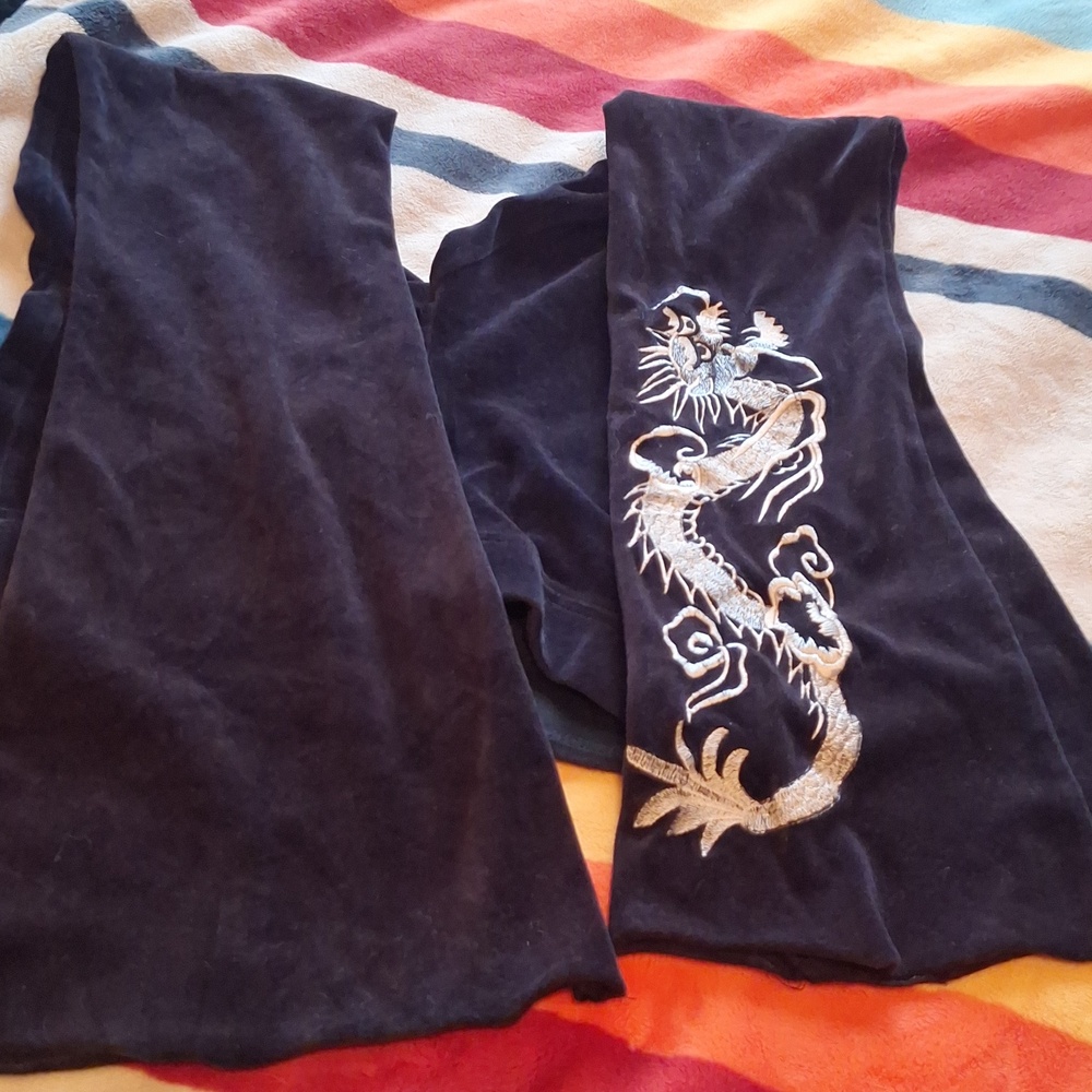 Pull On Black Velour Dragon Super Soft Sexy Sweat Pants No Tag Inside - Picture 2 of 4